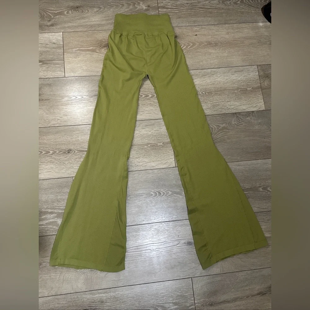 •Sold• FP Movement *Rare* Good Karma Flare Leggings In Olive Green - Picture 9 of 10